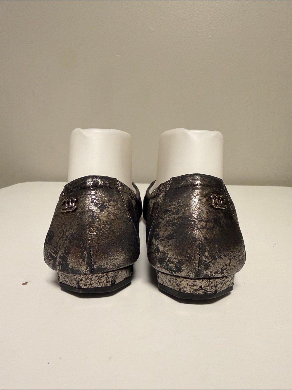 CHANEL Gray Elastic Leather Black Leather Cap Toe Flat Ballet Shoe EU 39 US 8.5 - Picture 4 of 14
